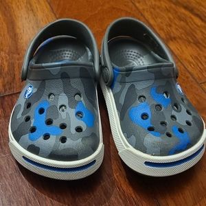 Crocs in toddler size 4/5